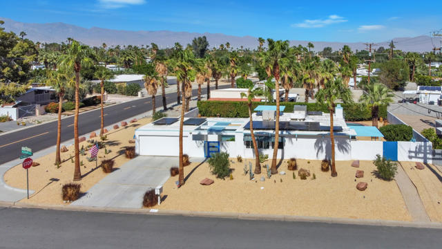 600 E Alexander Way, Palm Springs CA: https://media.crmls.org/mediaz/8e83ef51-6e0e-4224-9439-51e9f548518d.jpg