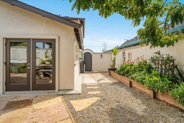22011 E Cliff Drive, Santa Cruz CA: https://media.crmls.org/mediaz/8e847a29-54d1-46a8-8c3e-e4478f576f8d.jpg