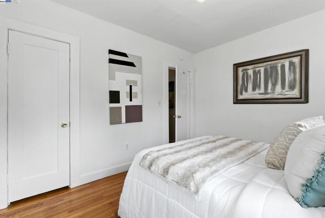 3936 Midvale Ave, Oakland CA: https://media.crmls.org/mediaz/8e84b1f5-3090-43a0-9c83-6f84dbccc87c.jpg