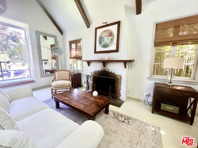 219 Winchester Avenue, Glendale CA: https://media.crmls.org/mediaz/8e84e25c-5dd1-40cb-967b-799e65a8b8cb.jpg