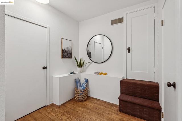 356 Mountain Avenue, Piedmont CA: https://media.crmls.org/mediaz/8e854e98-bd84-4980-9efc-e6b76c4837ae.jpg