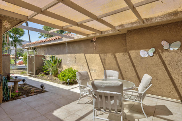51 Sunrise Drive, Rancho Mirage CA: https://media.crmls.org/mediaz/8e859061-a501-4dcd-b9ed-9f8c99f6d1c3.jpg