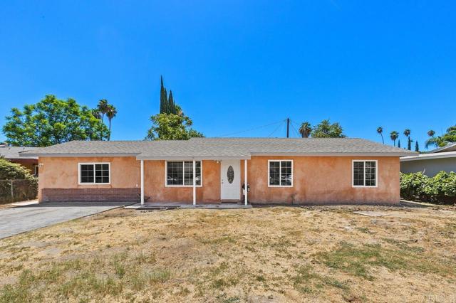 1021 Lynwood Dr, Hemet, CA 92543