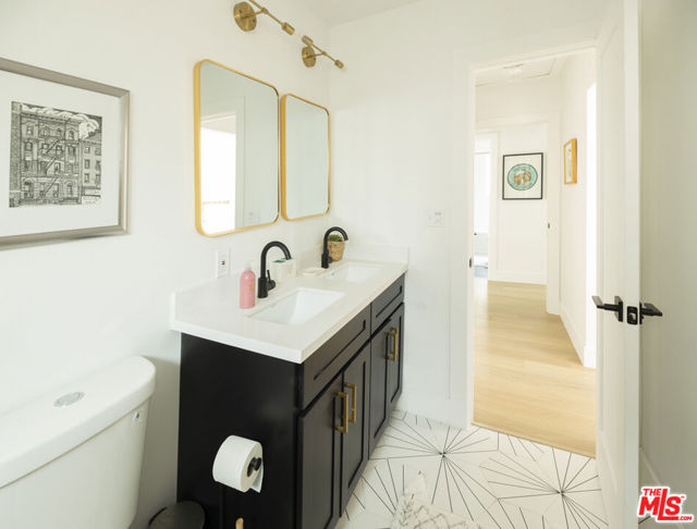 929 ALPHA Street, Inglewood CA: https://media.crmls.org/mediaz/8e85e9a3-88e9-4d01-a806-39b084f1f693.jpg