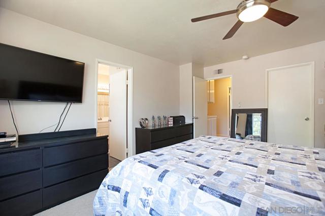 1651 S Juniper Street, Escondido CA: https://media.crmls.org/mediaz/8e8659e2-96ff-4223-8610-c149c494f58d.jpg