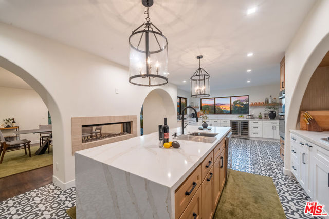 3236 Primera Avenue, Los Angeles CA: https://media.crmls.org/mediaz/8e86fe66-ceff-43cd-af14-178f90813020.jpg