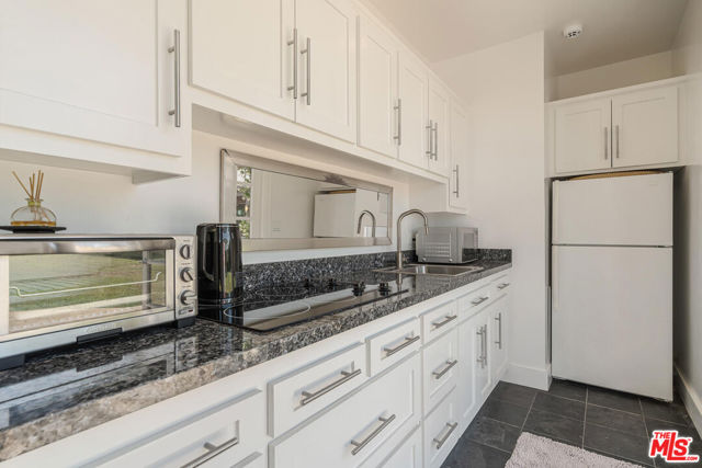 2232 Stradella Road, Los Angeles CA: https://media.crmls.org/mediaz/8e872d6b-94c5-4c48-bb3c-cd8ab406e74d.jpg