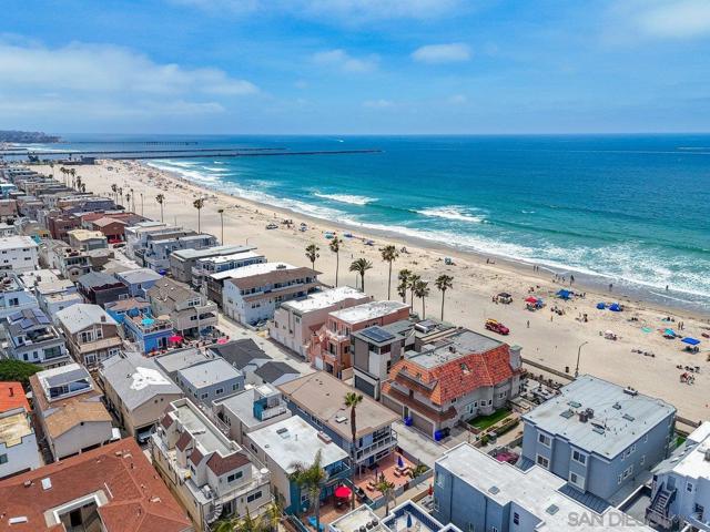 707 Ensenada Ct, San Diego CA: https://media.crmls.org/mediaz/8e898971-fc57-4a36-9bba-64f177c3a00f.jpg