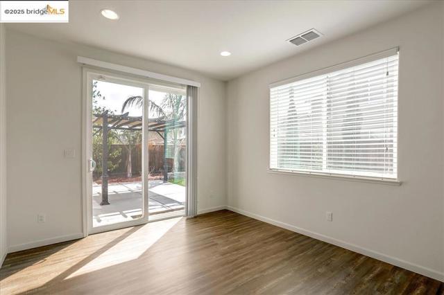 809 BLUESTONE DR, Oakley CA: https://media.crmls.org/mediaz/8e89b4b2-3f70-472d-bcc0-9b1f3d7a0de8.jpg