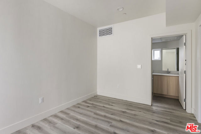 3210 1/2 Verdugo Road, Los Angeles CA: https://media.crmls.org/mediaz/8e8a410d-b533-4b23-8319-100718f1d55f.jpg