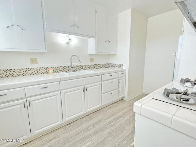 2306 Madrone Street, Simi Valley CA: https://media.crmls.org/mediaz/8e8ad1e5-5aa9-40ad-b97a-060874262e0b.jpg