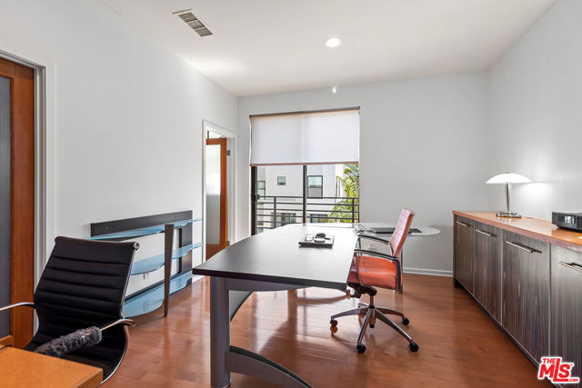 12936 Discovery, Los Angeles CA: https://media.crmls.org/mediaz/8e8ad6bf-4610-45a9-8571-d7296f567d6f.jpg