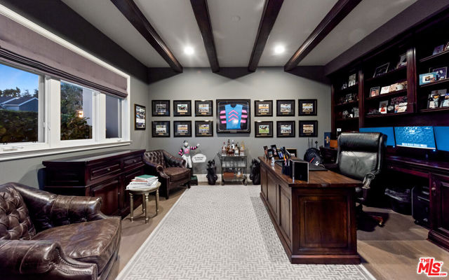 1064 Amalfi Drive, Pacific Palisades CA: https://media.crmls.org/mediaz/8e8af170-8385-4af6-8ad6-e808f09b62b1.jpg