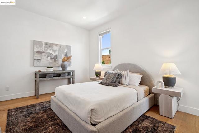 864 Arlington Ave, Oakland CA: https://media.crmls.org/mediaz/8e8b02b1-e0fa-489b-93bb-b3fc352ede88.jpg