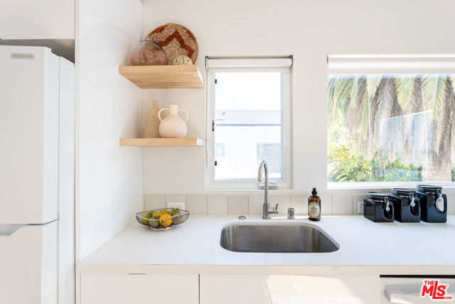 1946 1/2 Preston Avenue, Los Angeles CA: https://media.crmls.org/mediaz/8e8b2cbb-795e-41af-b1c5-2183797fe69e.jpg