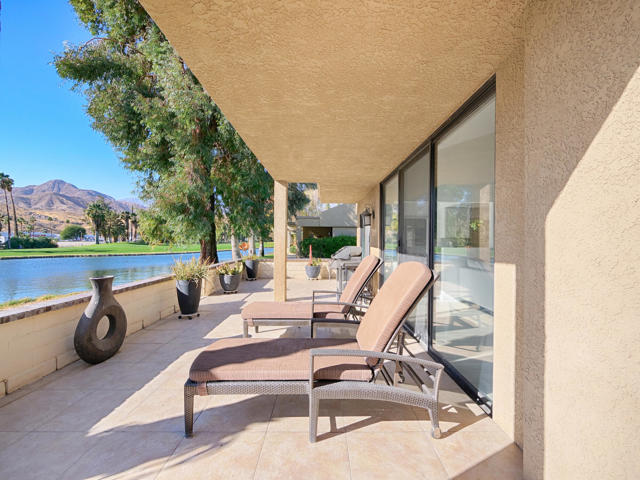 7529 Regency Drive, Palm Springs CA: https://media.crmls.org/mediaz/8e8b7f78-b2e3-4aaf-89b3-ebe5813c888b.jpg
