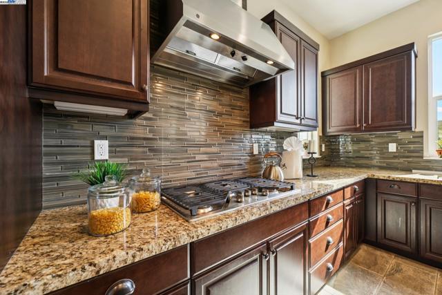 7213 Calistoga Ln, Dublin CA: https://media.crmls.org/mediaz/8e8b865c-0f51-4bbc-8b75-e144b65f478f.jpg