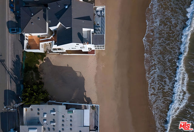 24208 Malibu Road, Malibu CA: https://media.crmls.org/mediaz/8e8c1838-e5c2-45a5-8200-c7d33ee35c73.jpg