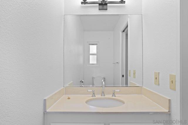 4041 Caminito Dehesa, San Diego CA: https://media.crmls.org/mediaz/8e8c42b8-b49c-4916-b48b-e7e1e922f16f.jpg