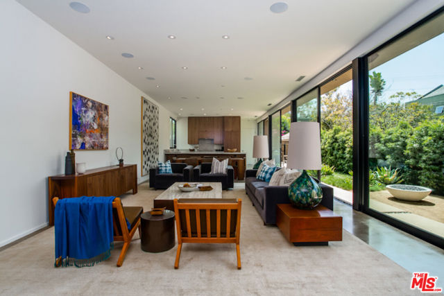 848 Milwood Avenue, Venice CA: https://media.crmls.org/mediaz/8e8c5e6e-e7b2-4a6b-b6dd-e10218999ea6.jpg