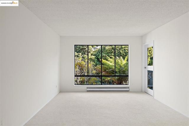 7 Commodore DR, Emeryville CA: https://media.crmls.org/mediaz/8e8d009b-80bd-4abf-abbf-27274a99aa90.jpg