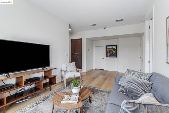 104 Seacliff Court, Richmond CA: https://media.crmls.org/mediaz/8e8d09c6-7ea3-4369-8520-b821607ed138.jpg