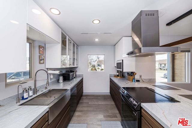 5524 W 122nd Street, Hawthorne CA: https://media.crmls.org/mediaz/8e8d620a-fbd3-46a1-9759-7a74dd7d0d8f.jpg