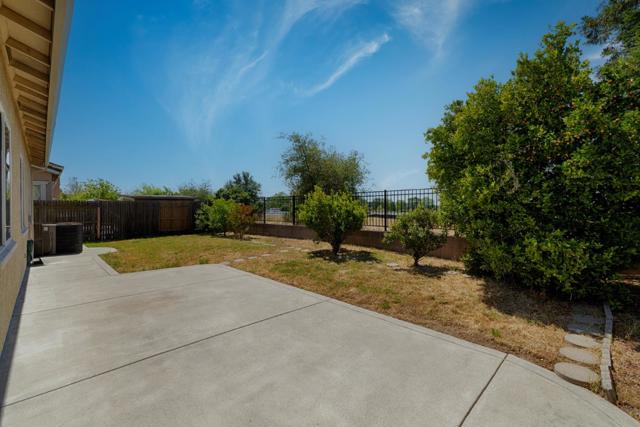 4700 Coppola Circle, Elk Grove CA: https://media.crmls.org/mediaz/8e8ed057-8055-4b8c-81fd-42b524d60312.jpg