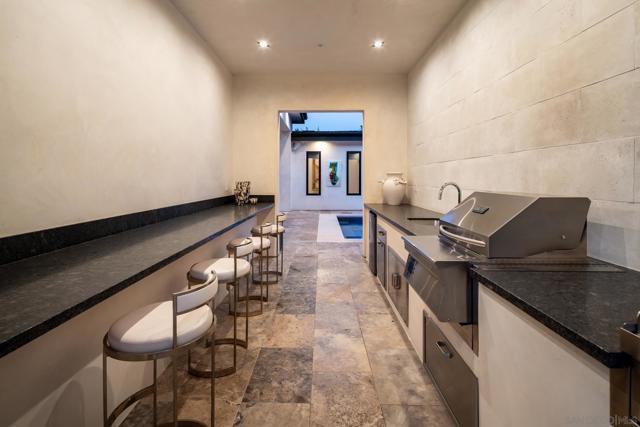 2365 Via Siena, La Jolla CA: https://media.crmls.org/mediaz/8e8ee321-242c-4565-9102-843a28bb0140.jpg