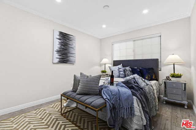 8557 Norwich Avenue, North Hills CA: https://media.crmls.org/mediaz/8e8f09b0-17e3-42cd-8783-6318458c4e3e.jpg