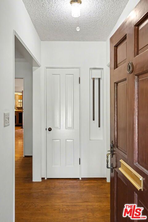 1314 Palms Boulevard, Venice CA: https://media.crmls.org/mediaz/8e8f3032-8057-479d-803b-f27f5a6c6968.jpg