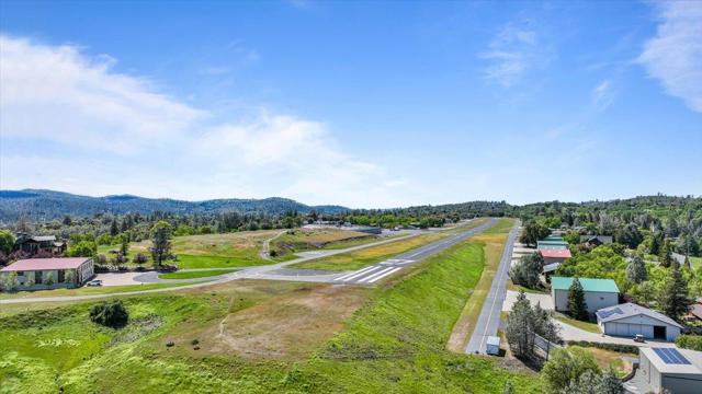 20944 Woodside Way, Groveland CA: https://media.crmls.org/mediaz/8e8f86d5-6d41-4a95-badb-8e99acd916a6.jpg