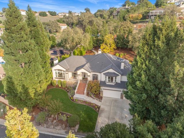 2360 Sunflower Circle, Gilroy CA: https://media.crmls.org/mediaz/8e8f8736-23a2-424c-be60-d1edf0e4991f.jpg