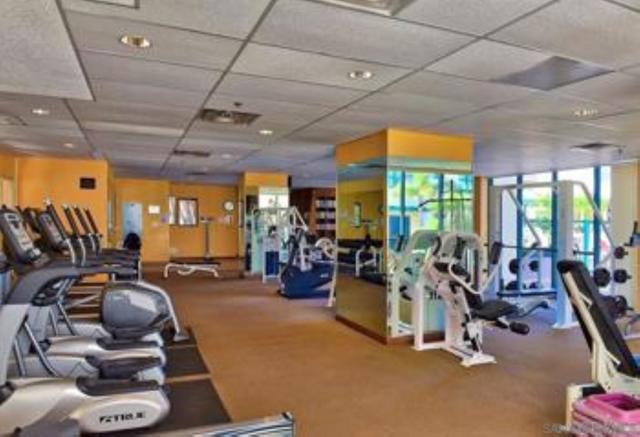 555 Front St, San Diego CA: https://media.crmls.org/mediaz/8e909295-b4f5-4f50-b348-b5142229774f.jpg
