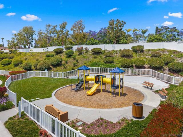 729 Mosaic Cir, Oceanside CA: https://media.crmls.org/mediaz/8e90afb3-320d-4917-8fae-7b842dd576ba.jpg