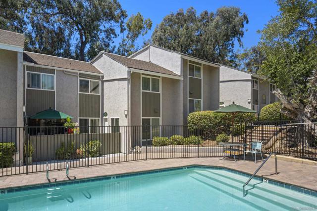 6333 College Grove Way, San Diego CA: https://media.crmls.org/mediaz/8e90f345-09bf-4671-922b-c91e99c360f8.jpg