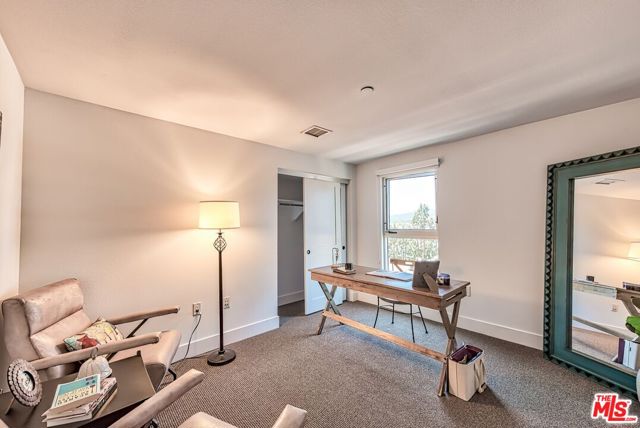1168 S Barrington Avenue, Los Angeles CA: https://media.crmls.org/mediaz/8e911539-11a8-49b5-9629-8e6eae6c9252.jpg