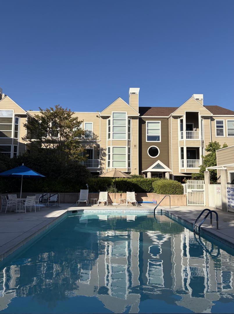 https://media.crmls.org/mediaz/8e913180-7c60-40f1-a9ae-9e81d1652a9c.jpg?preset=X-Large