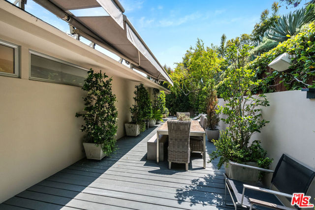 1331 CORDELL Place, Los Angeles CA: https://media.crmls.org/mediaz/8e91b15d-a097-42d4-9ac7-0fbcec267e13.jpg