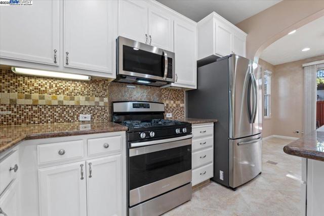 9752 Belladonna Dr, San Ramon CA: https://media.crmls.org/mediaz/8e921747-cc1d-4852-a5af-103cfd8904ab.jpg
