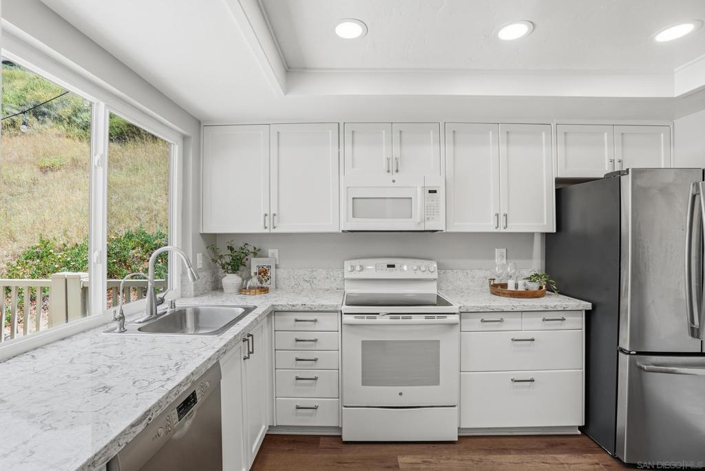 3793 Balboa Ter - photo 9