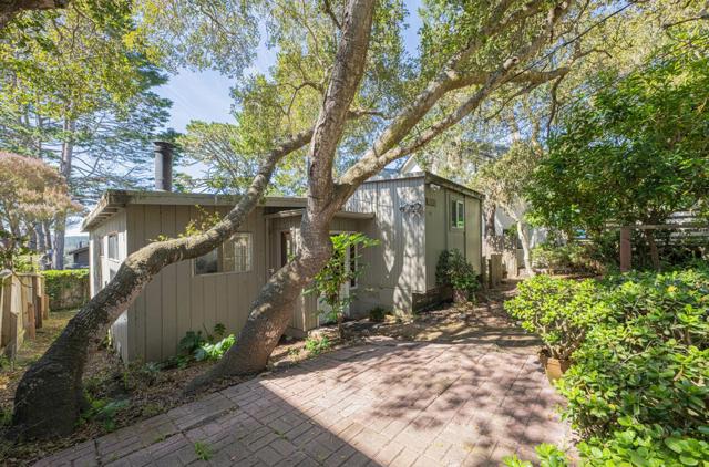 1208 Presidio Boulevard, Pacific Grove CA: https://media.crmls.org/mediaz/8e92a83e-5667-4dab-a67e-71e01e016857.jpg