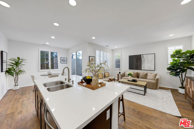 19 Linden Lane, Temple City CA: https://media.crmls.org/mediaz/8e92f83f-fe9a-40f0-9486-47d2733f95de.jpg
