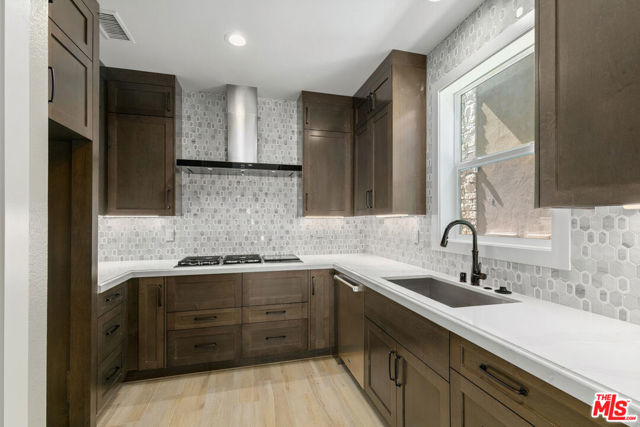 20517 W Deer Grass Court, Porter Ranch CA: https://media.crmls.org/mediaz/8e932d84-b02d-4c2e-a63a-48d2da20e3fc.jpg