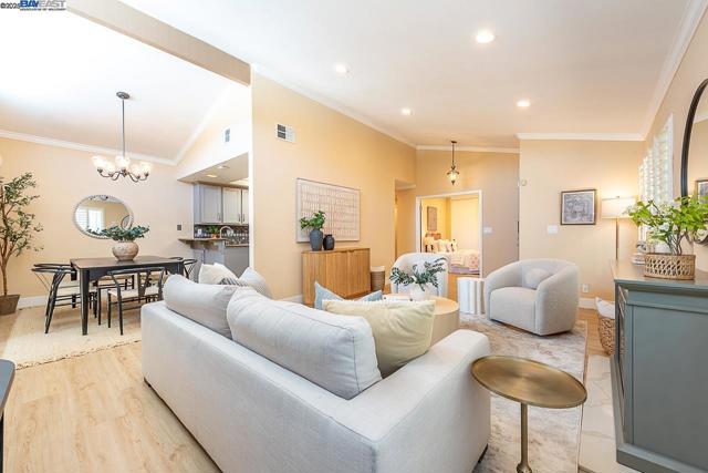 33036 Soquel St, Union City CA: https://media.crmls.org/mediaz/8e9347ec-2b76-4017-a616-8817c5203d3a.jpg