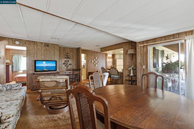 1474 Wakefield Dr, Hayward CA: https://media.crmls.org/mediaz/8e93ce01-7967-4ccc-bb44-d72502343b64.jpg