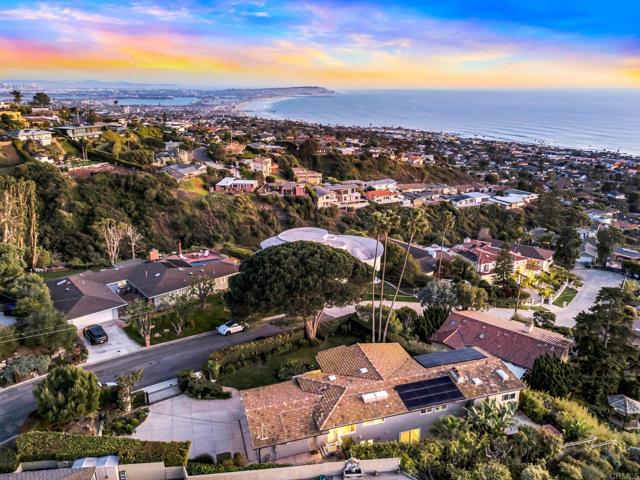 6130 Terryhill Drive, La Jolla CA: https://media.crmls.org/mediaz/8e93ec96-04af-4b94-a79a-ce1ef605b3a9.jpg