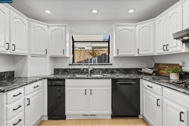 109 Baldwin Dr, Danville CA: https://media.crmls.org/mediaz/8e94547c-fca4-4f35-bbcc-c6bd56e447eb.jpg