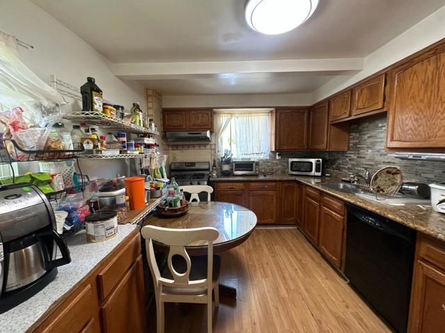 1417 Hampton Drive, Sunnyvale CA: https://media.crmls.org/mediaz/8e94a609-ab67-45ca-8822-3d5963a439c5.jpg