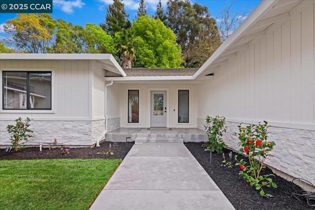 721 Sinnet Ct, Danville CA: https://media.crmls.org/mediaz/8e94afa5-ccb4-47b4-8717-1813e1f37a97.jpg
